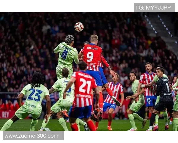 国王杯精彩对决：多特蒙德与巴萨战成平局乌龙球成比赛转折点